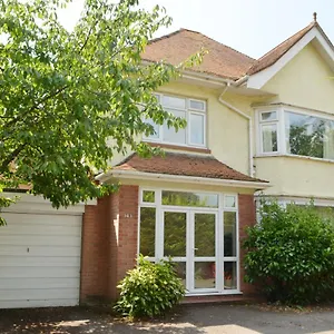  Holiday home A Cozy House To In Sunny United Kingdom